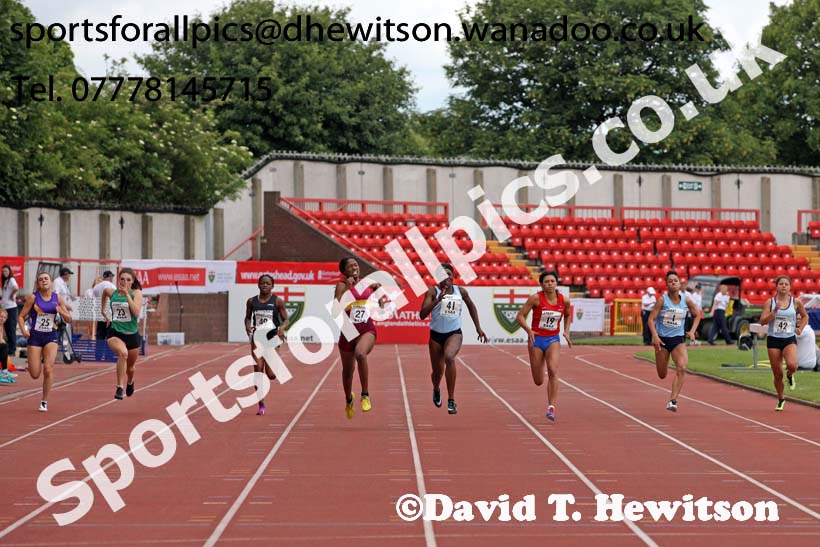Senior girls 200 metres, 2015 English Schools, Gateshead. Photo: David T. Hewitson/Sports for All Pics